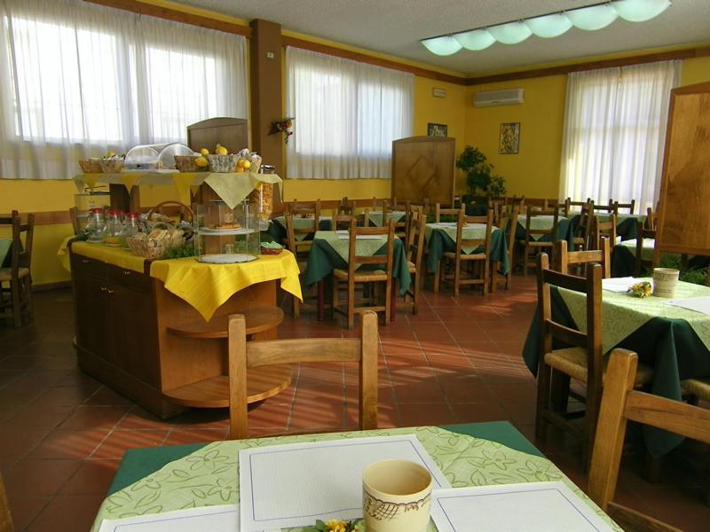 Hotel Astoria Altopascio Bagian luar foto