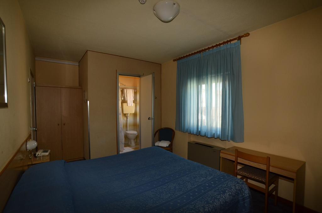 Hotel Astoria Altopascio Bagian luar foto