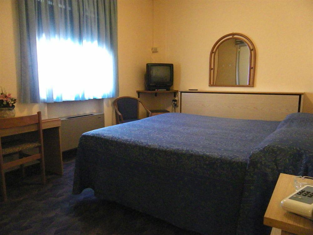 Hotel Astoria Altopascio Bagian luar foto