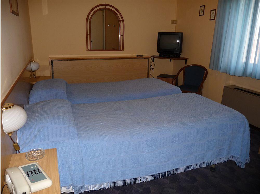 Hotel Astoria Altopascio Bagian luar foto