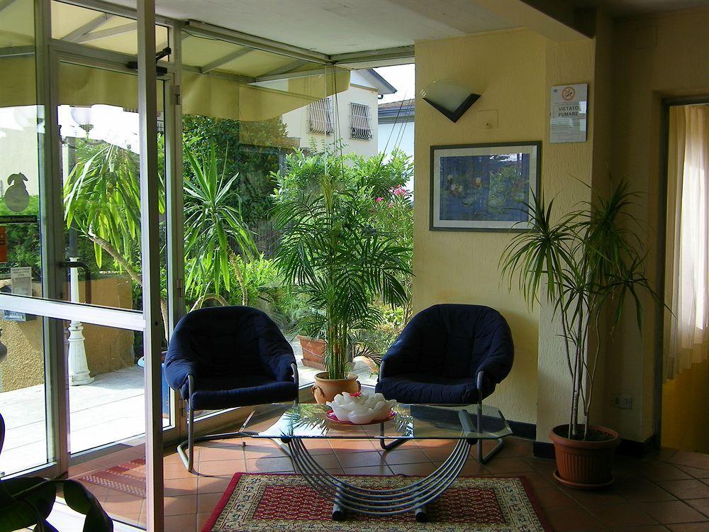 Hotel Astoria Altopascio Bagian luar foto