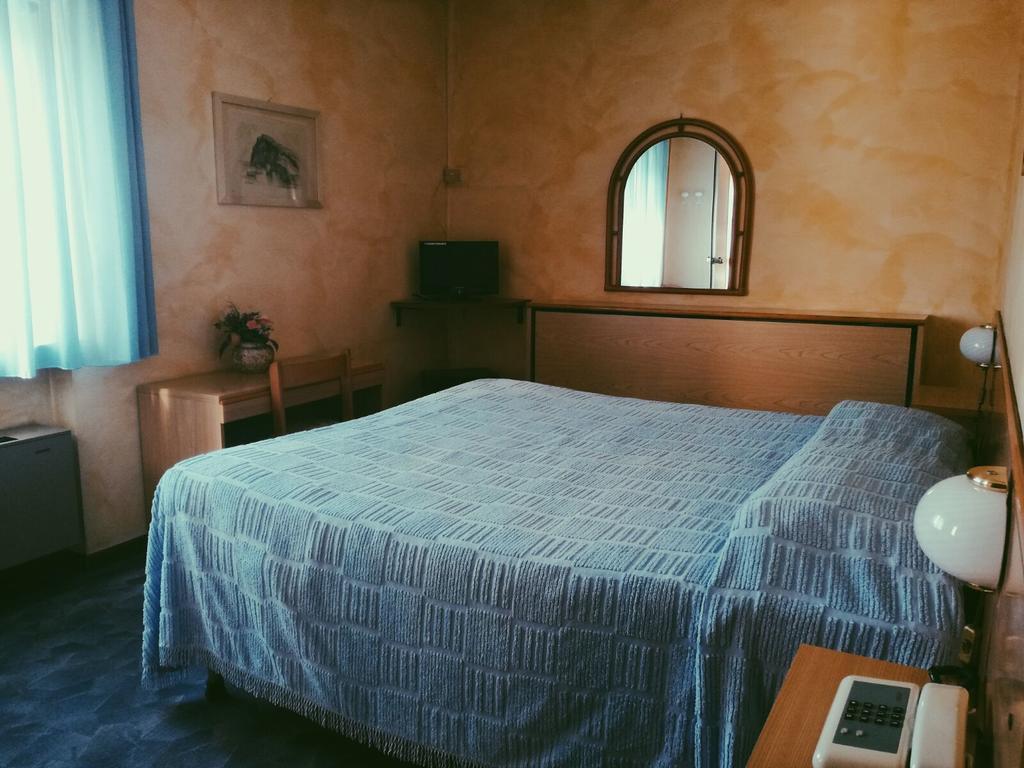 Hotel Astoria Altopascio Bagian luar foto