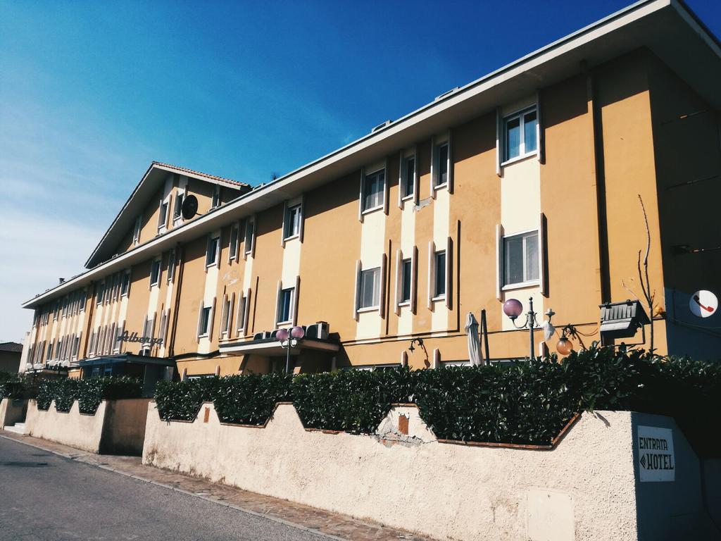 Hotel Astoria Altopascio Bagian luar foto