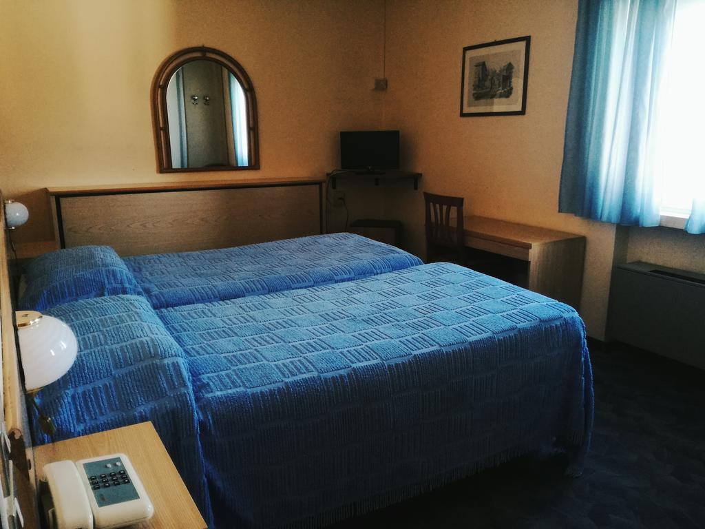 Hotel Astoria Altopascio Bagian luar foto