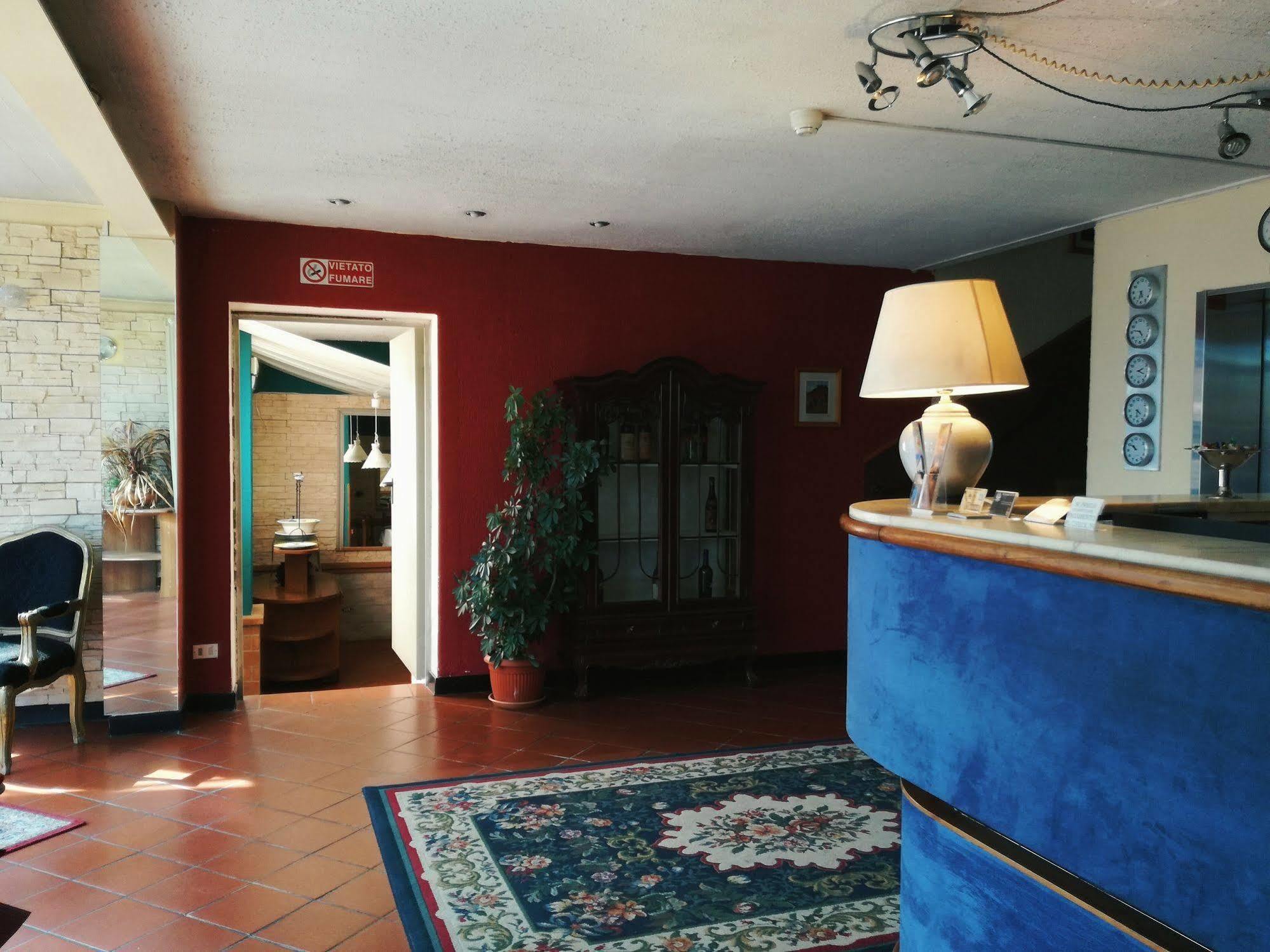 Hotel Astoria Altopascio Bagian luar foto