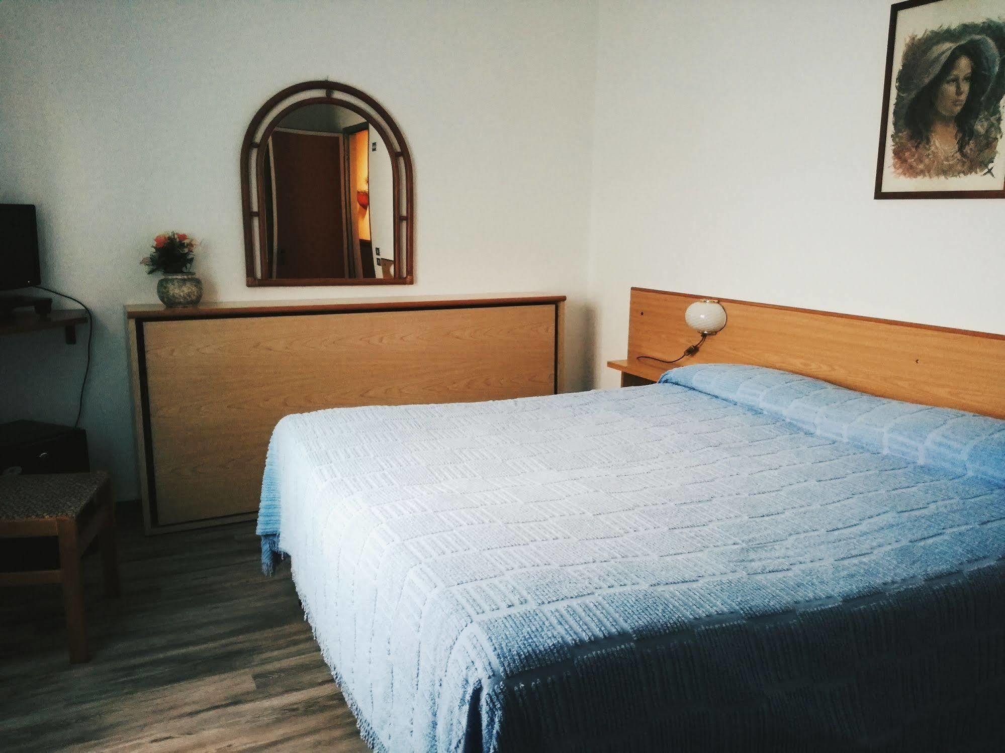 Hotel Astoria Altopascio Bagian luar foto
